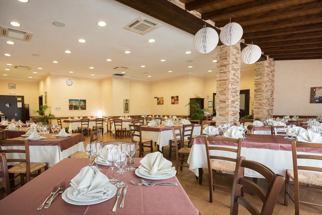 Valle Himara Pensionat Piana Degli Albanesi Exteriör bild