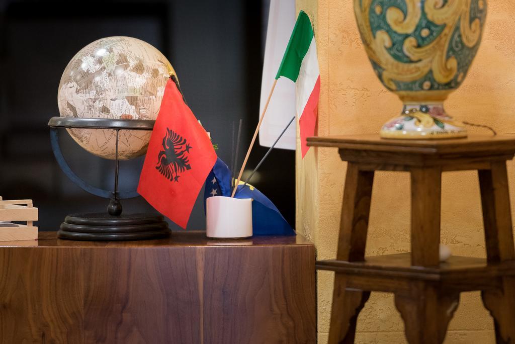 Valle Himara Pensionat Piana Degli Albanesi Exteriör bild