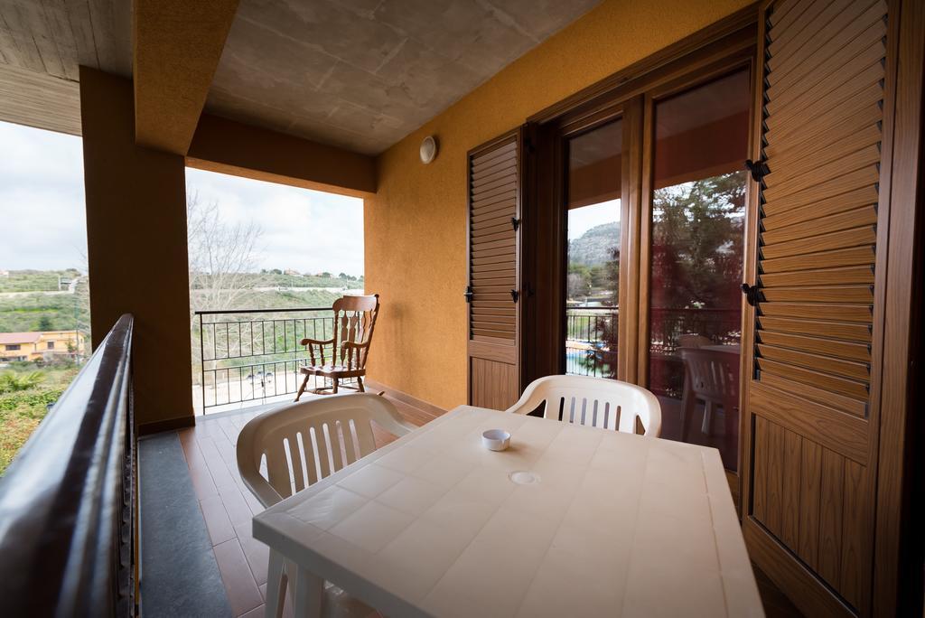 Valle Himara Pensionat Piana Degli Albanesi Exteriör bild